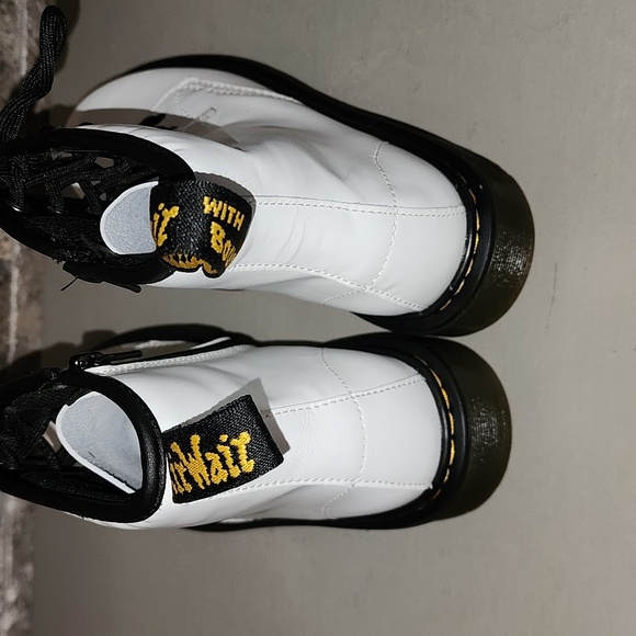 Dr. Martens Brand New No Tag No Size White Leather Boots - Picture 4 of 8